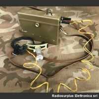 Lamp DDR Lampada da Capo DDR   Cinghia di attacco frontale,  alimentazione a pila 1x 4,5 Volt Militaria