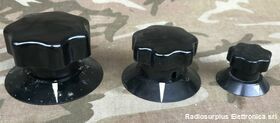  KIT 3 Manopole in Bachelite Nera con indice  Diametro mm 90 / 75 / 52 perno mm 6 Componenti elettronici
