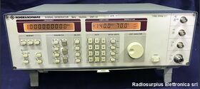 SMY 01 Signal Generator  ROHDE & SCHWARZ SMY 01  Generatore di segnale AM/FM  da 9 Khz a 1,040 Ghz Strumenti