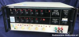 FLUKE 5200A Programmable AC Calibrator  FLUKE 5200A  Generatore di tensioni alternata di altissima precisione Strumenti