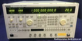 R4262 ADVANTEST R4262   Synthesized Signal Source .  Consente impostazioni di frequenza  da 100 kHz a 4,5 GHz Strumenti