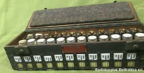 BX-49 Box Ricambi BC-611  BX-49  Contiene 12 quarzi rx e  tx con relative bobine e 5 valvole di ricambio Accessori per apparati radio Militari