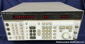 HP 8662A Synthesized Signal Generator HP 8662A Strumenti