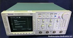 TDS 540D Digital Phosphor Oscilloscope TEKTRONIX TDS 540D Strumenti
