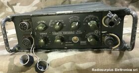 TR28B2 RACAL TR28B2  Ricetrasmettitore spalleggiabile in HF  Riceve e trasmette su 12 canali quarzati in AM-CW-LSB-USB Apparati radio