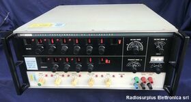 FLUKE 5200A Programmable AC Calibrator  FLUKE 5200A  Generatore di tensioni alternata di altissima precisione Strumenti