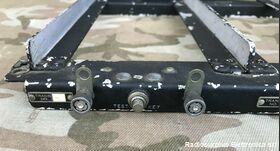 MT-71/ARC-5 MT-71/ARC-5  Supporto a dopppio scomparto per il montaggio di due trasmettitori radio aeronautici della serie AN/ARC-5. Accessori per apparati radio Militari