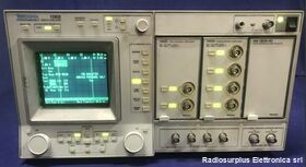 TEK 11302 TEK 11302 Completo di cassetti:   11A32 due canali 500 Mhz   e 11A34  4 canali 300 Mhz Strumenti