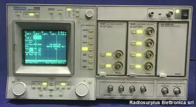 TEK 11302 TEK 11302 Completo di cassetti:   11A32 due canali 500 Mhz   e 11A34  4 canali 300 Mhz Strumenti