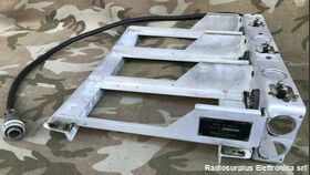 FT-220-A FT-220-A  Rack di montaggio per ospitare contemporaneamente  tre ricevitori radio aeronautici della serie ARC-5. Accessori per apparati radio Militari