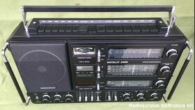  GRUNDING SATELLIT 3400   Ricevitore portatile professionale multibanda  FM/LW/MW/SW in 10 bande da 1,6 a 30 Mhz Apparati radio