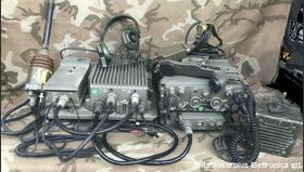 RV-3/13/V25 RV-3/13/V25  Stazione radio veicolare in VHF FM da 26 a 71,95 Mhz  Composta da :ricetrasmettitore ER-95A/I, amplificatore lineare AM-215A/I Apparati radio
