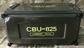 CBU-825 Larimart CBU-825  Alimentatore per la ricarica e il controllo dello stato di accumulatori Accessori per apparati radio Militari