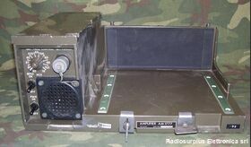 Amplifier20AM201777 Adattatore vericolare per PRC-77 Amplifier AM 1777 Staffe Mounting