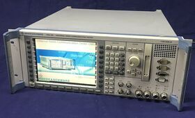 CMU 200 -versione Rack- Universal Radio communication Tester  ROHDE & SCHWARZ CMU 200 -versione Rack Strumenti