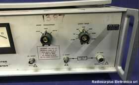 RACAL-DANA  9104 RACAL-DANA  9104  Misuratore di potenza da 1Mhz a 1Ghz su carico fittizio fino a 300 Watt in 7 scale Strumenti