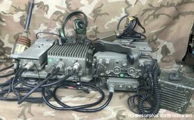 RV-3/13/V25 RV-3/13/V25  Stazione radio veicolare in VHF FM da 26 a 71,95 Mhz  Composta da :ricetrasmettitore ER-95A/I, amplificatore lineare AM-215A/I Apparati radio