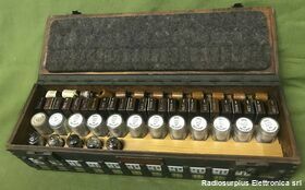 BX-49 Box Ricambi BC-611  BX-49  Contiene 12 quarzi rx e  tx con relative bobine e 5 valvole di ricambio Accessori per apparati radio Militari