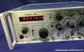 RACAL 9082H RACAL - DANA 9082H  Generatore di segnale sintetizzato in AM e FM da 1,5 a 520 Mhz Strumenti