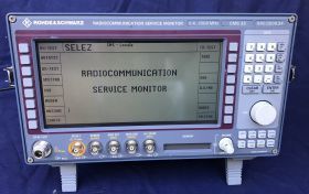 CMS 33 Radio Communication Test Set  Rohde & Schwarz CMS 33  Copre una gamma di frequenza da 400 Khz a 1000 Mhz, Strumenti