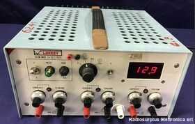 LARCET mod. 2X20/1/10/5 Triplo Alimentatore LARCET mod. 2X20/1/10/5 Strumenti