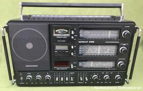  GRUNDING SATELLIT 3400   Ricevitore portatile professionale multibanda  FM/LW/MW/SW in 10 bande da 1,6 a 30 Mhz Apparati radio