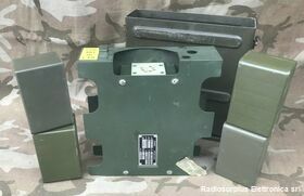 BA-511-A BA-511-A  Alimentatore switching a stato solido per alimentare le radio PRC-8, 9 e 10 Accessori per apparati radio Militari