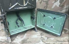 P-407 P-407  Ricetrasmettitore di costruzione RUSSA,  in FM da 52 a 60 Mhz. Apparati radio