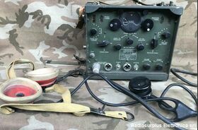 TBY-2 TBY-2 type CRI-43007  Ricetrasmettitore spalleggiabile del 1941 WW2  Frequenza operativa da 28 - 80  Mhz in AM Apparati radio