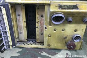 AN/ARC-3 AN/ARC-3  Stazione radio aeronautica, VHF 150-156 Mhz composta da:  Trasmettitore T-67/ARC-3  Ricevitore R-77/ARC-3  Alimentatore 28 Volt J-68/ARC-3 Apparati radio