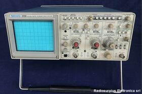 TEKTRONIX 2230 Digital Storage Oscilloscope TEKTRONIX 2230 Strumenti