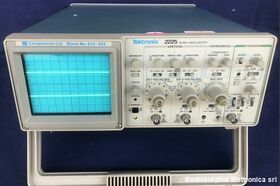TEKTRONIX 2225 TEKTRONIX 2225  Oscilloscopio analogico due canali 50 Mhz Strumenti