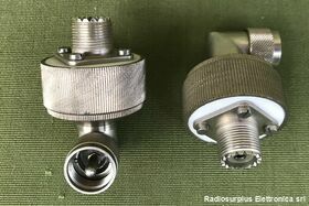 Adattatore Antenna filare Adattatore angolare spina PL259 e presa SO239   La presa è isolata dalla massa Accessori per apparati radio Militari