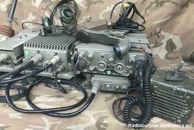 RV-3/13/V25 RV-3/13/V25  Stazione radio veicolare in VHF FM da 26 a 71,95 Mhz  Composta da :ricetrasmettitore ER-95A/I, amplificatore lineare AM-215A/I Apparati radio