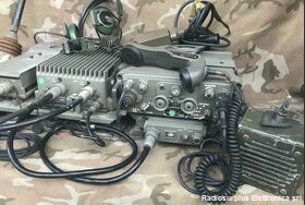 RV-3/13/V25 RV-3/13/V25  Stazione radio veicolare in VHF FM da 26 a 71,95 Mhz  Composta da :ricetrasmettitore ER-95A/I, amplificatore lineare AM-215A/I Apparati radio