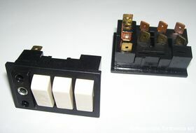 COD350-50-50-80 Triplo interuttore + presa da incasso 10A 250Volt mis. 50x30 Materiale elettrico