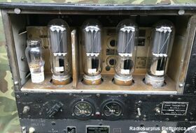 BC-375-E BC-375-E  Trasmettitore simile al BC-191 ma per uso aeronautico  Completo di cassetto sintonia TU-7-B per la gamma 4500 - 6200 Khz Apparati radio