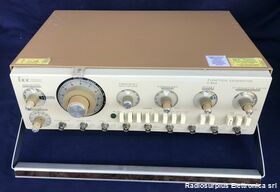 IEC F55A IEC F55A  Generatore di funzioni con sweep  da 0.0003 Hz a 11 Mhz Strumenti