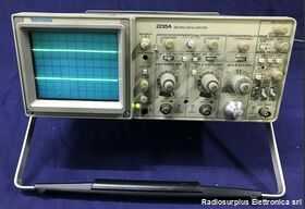 TEKTRONIX 2235A Oscilloscope  TEKTRONIX 2235A Strumenti