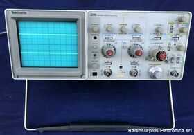 TEKTRONIX 2215 Oscilloscope TEKTRONIX 2215 Strumenti