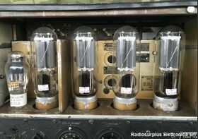 BC-375-E BC-375-E  Trasmettitore simile al BC-191 ma per uso aeronautico  Completo di cassetto sintonia TU-7-B per la gamma 4500 - 6200 Khz Apparati radio