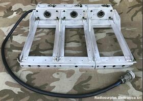 FT-220-A FT-220-A  Rack di montaggio per ospitare contemporaneamente  tre ricevitori radio aeronautici della serie ARC-5. Accessori per apparati radio Militari