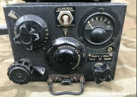 ER-74-4 SOCRAT ER-74-4  Ricetrasmettitore Aeronautico Francese  Gamma operativa da 100 a 156 Mhz Apparati radio