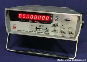 RACAL 9916 UHF Frequency Counter  RACAL 9916  Frequenzimetro da banco da 10 Hz a 520 Mhz Strumenti