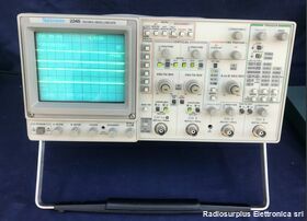 TEK2246 TEKTRONIX 2246    Oscilloscopio 4 canali 100 Mhz Strumenti