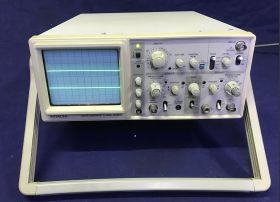 V-552 Oscilloscope  HITACHI V-552  Oscilloscopio analogico Strumenti