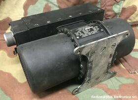 PU-92A/U tipo 12137-1-A PU-92A/U tipo 12137-1-A  Inverter aeronautico 400 Hz  Ingresso 25-30 Volt 20A  Uscita 115 Volt,  1,25A,   frequenza 400 Hz Apparati radio