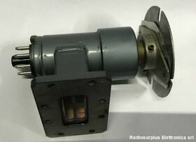 YK 1020 YK 1020  Klystron refex a bassa potenza  150 mWatt da 7,1 a 8,1 Ghz Valvole