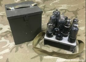 Valves  NO.19 Case Spare Valves  WIRELESS SET NO.19  Contiene valvole di ricambio per stazioni radio 19MKII/III Accessori per apparati radio Militari