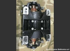  Rotary Transformer DELCO  Alimentato a 12 volt 9A o 24 Volt 4,5 A  Uscite 265 Volt 0.120 A e 540 Volt 0.026 A Accessori per apparati radio Militari